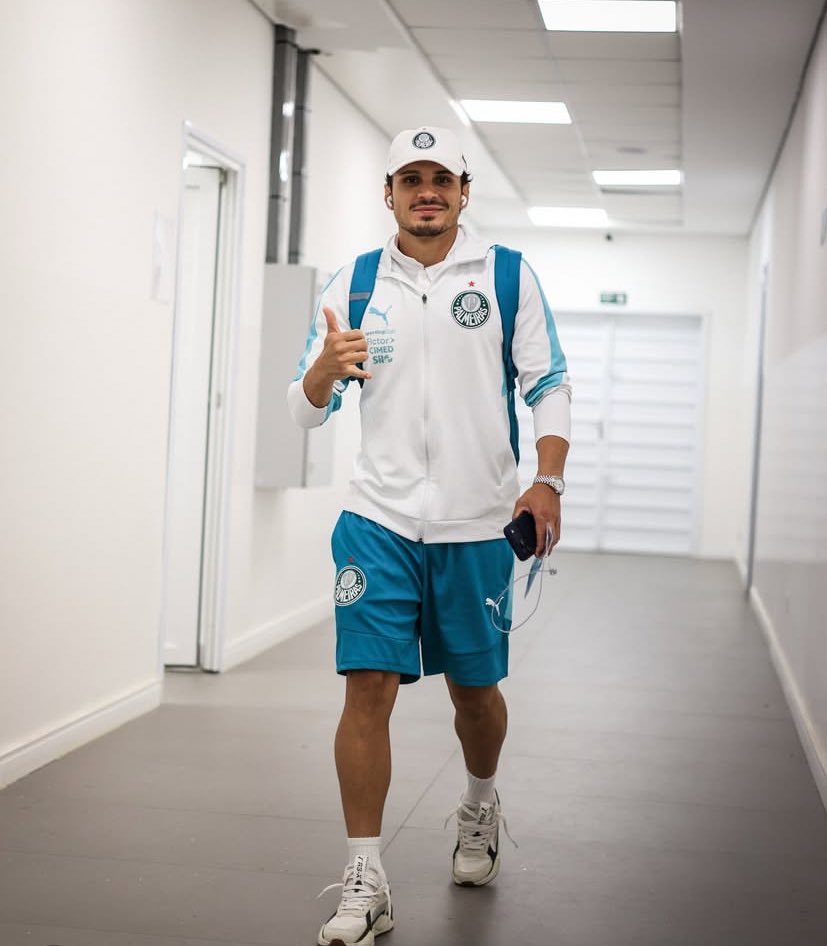 RV23BR's tweet image. O MAIS LINDO DE TODOS! 

Veiga chegando na Arena Crefisa Barueri para o Choque-Rei de mais tarde! 💚

📸 | Palmeiras