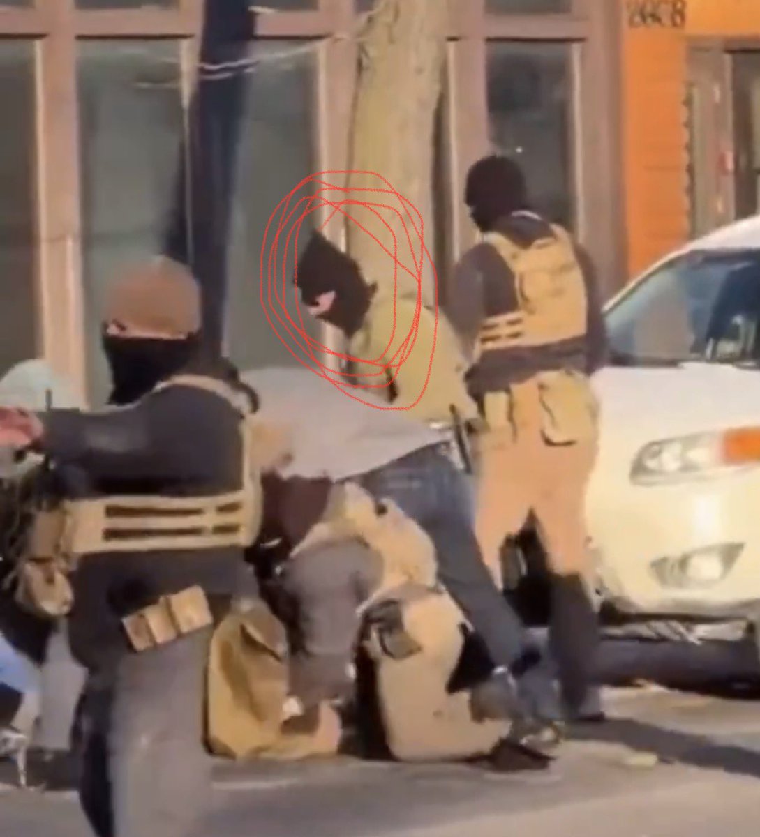 JimmyGrey2288's tweet photo. @sentdefender @Angry_Staffer The guy that shot him is circled. He watched as the gun was removed and then shot him in the back. And repeatedly after that. He should go to prison. It was murder. https://t.co/5fgXExBUPr