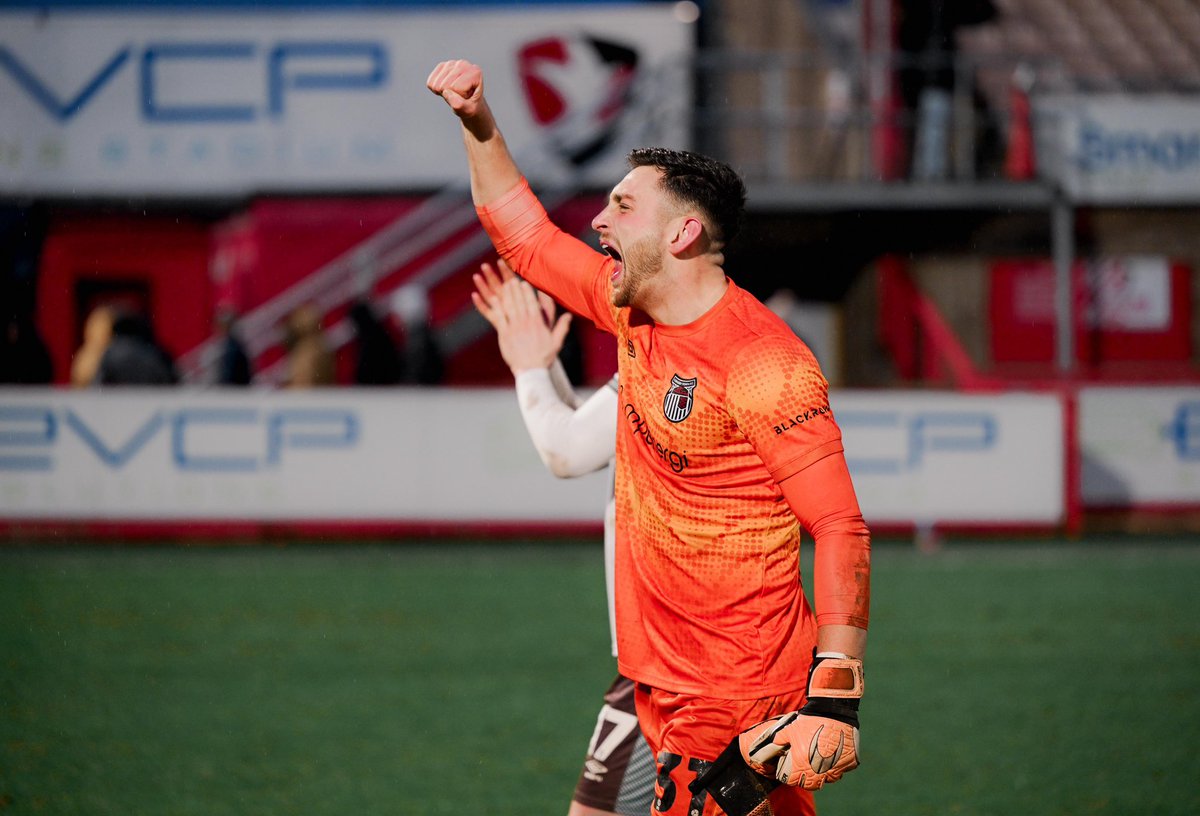 jackson141001's tweet image. 5 cleanos straight in the league 🧤🫣
Fans were brilliant as always, love being a part of this team ❤️

@officialgtfc ⚫️⚪️