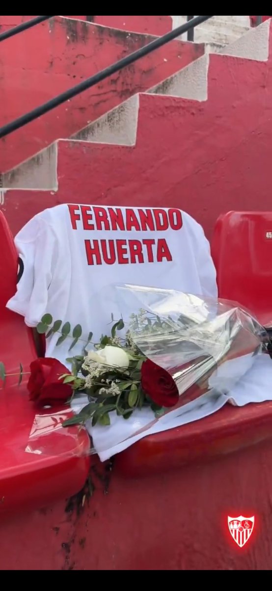 FabrizioGK_'s tweet image. Celébralo en el tercer anillo, Fernando 🙏🏼❤️