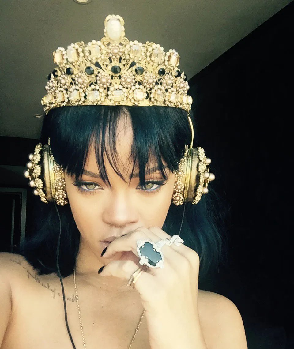 Nevernyny's tweet photo. 10 years ago, Rihanna posted her iconic selfie listening to ANTI while wearing the $9,000 Dolce &amp; Gabbana headphones on Monday, January 25, 2016. 

The photo went viral and even caused the headphones to sell out within 24 hours. https://t.co/tevUjBREdi