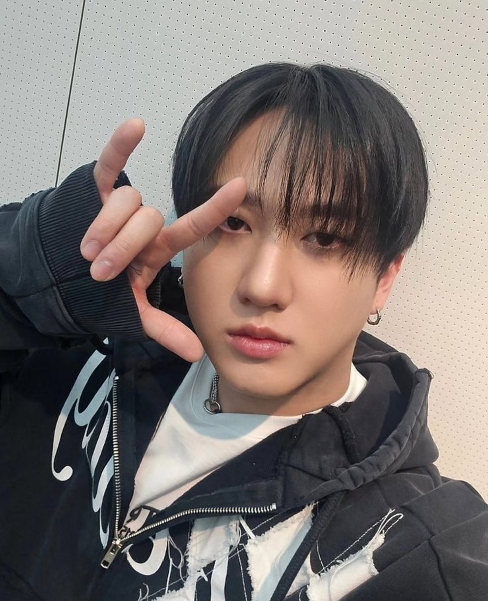 lesbian changbin tweet media