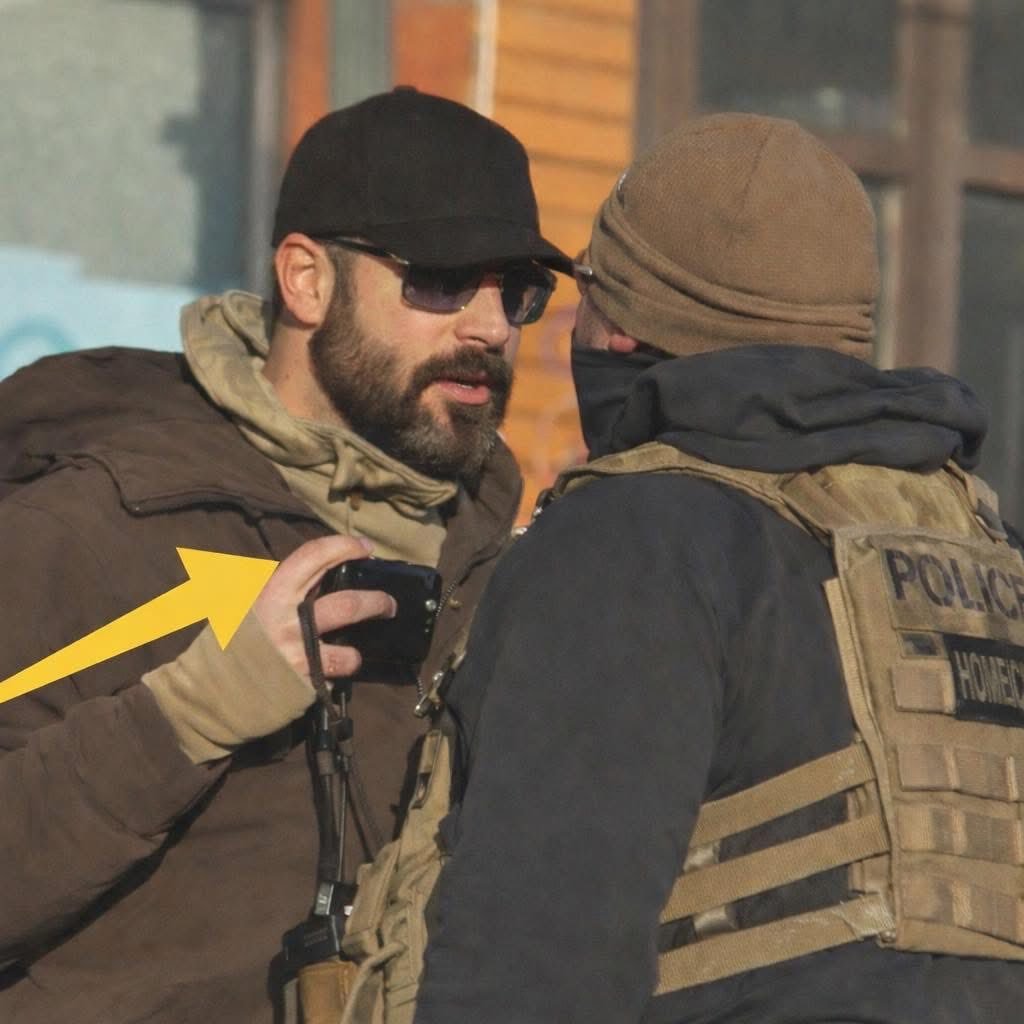 RyanRozbiani's tweet image. 📢🇺🇸 His name was Alex Jeffrey Pretti, 37, from south Minneapolis.

He was employed by the Department of Veterans Affairs as a Registerd Nurse

He was a U.S. citizen, legally owned a gun, and crossed paths with ICE during an operation that resulted in his fatal shooting.