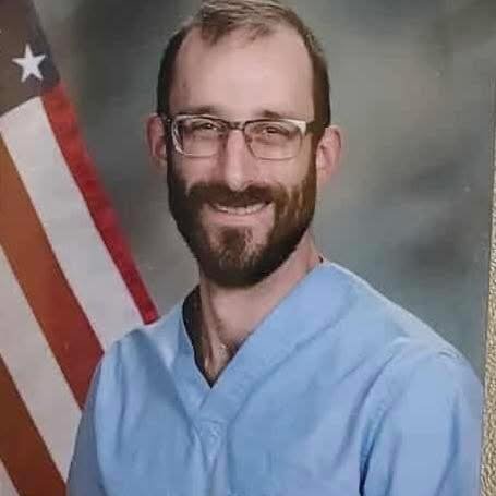 RyanRozbiani's tweet image. 📢🇺🇸 His name was Alex Jeffrey Pretti, 37, from south Minneapolis.

He was employed by the Department of Veterans Affairs as a Registerd Nurse

He was a U.S. citizen, legally owned a gun, and crossed paths with ICE during an operation that resulted in his fatal shooting.