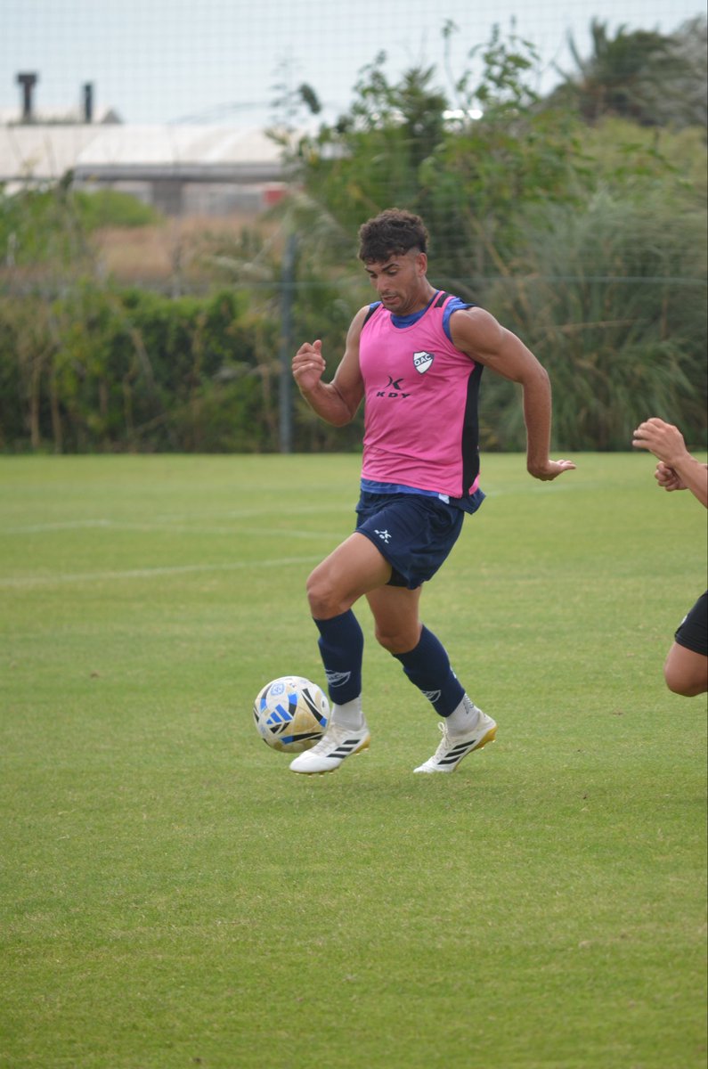 ⚽ 𝐀𝐦𝐢𝐬𝐭𝐨𝐬𝐨 𝐝𝐞 𝐩𝐫𝐞𝐭𝐞𝐦𝐩𝐨𝐫𝐚𝐝𝐚 

Quilmes disputó un amistoso frente a Quilmes de Mar del Plata, en una jornada que se dividió en dos partidos de dos tiempos de 30 minutos cada uno. 

🔹 Primer partido 
📋 Marinelli; A. Ortega, Kippes, Recalde, Bindella;