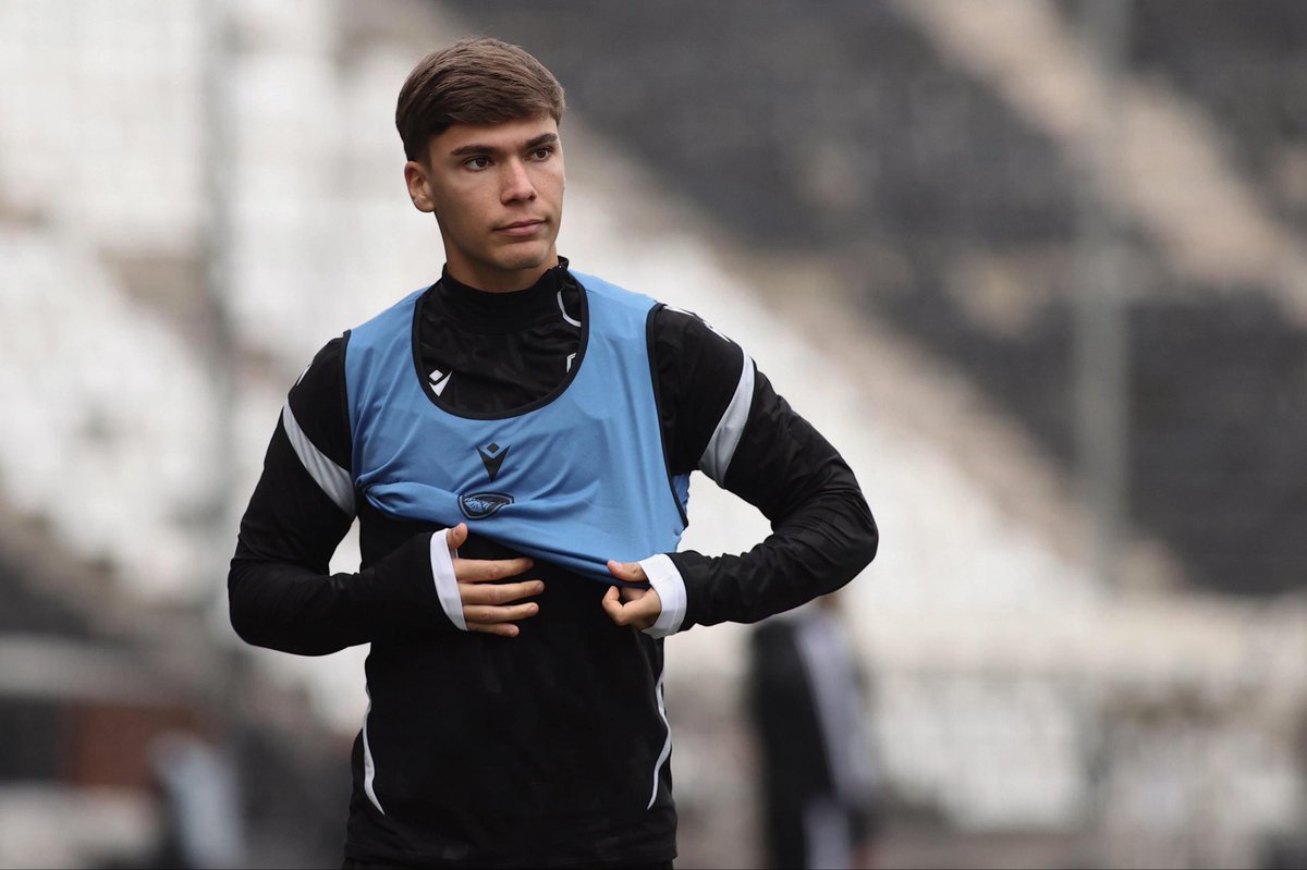 carlosgimennez's tweet photo. Happy to make my debut for @PAOK_FC 🦅
Great win ✔️ https://t.co/uPkjoHLuz4