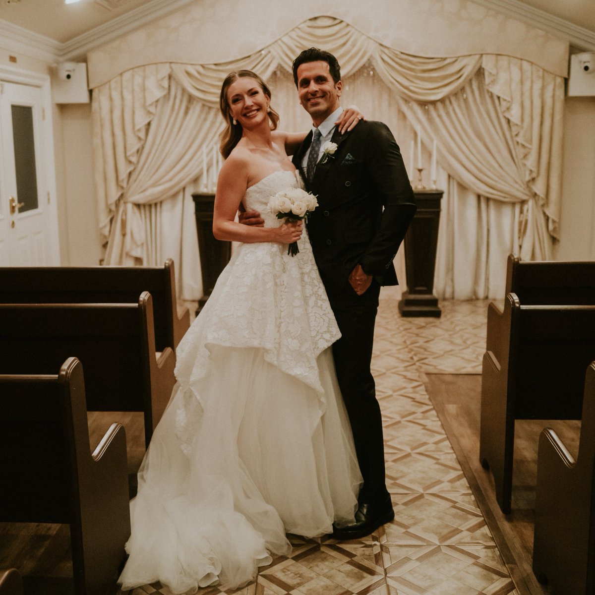 dengeplus's tweet image. Amerikalı Aynasız ve Yasemin Kay Allen evlendi.