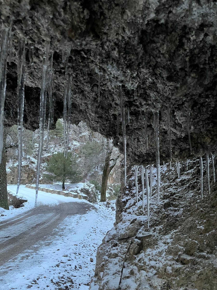 AMarquez27's tweet photo. @meteovegas @meteoalbaicin Finalmente, camino a la Cortijuela frente al Trevenque,  espectacular también. https://t.co/SE50cGclOU