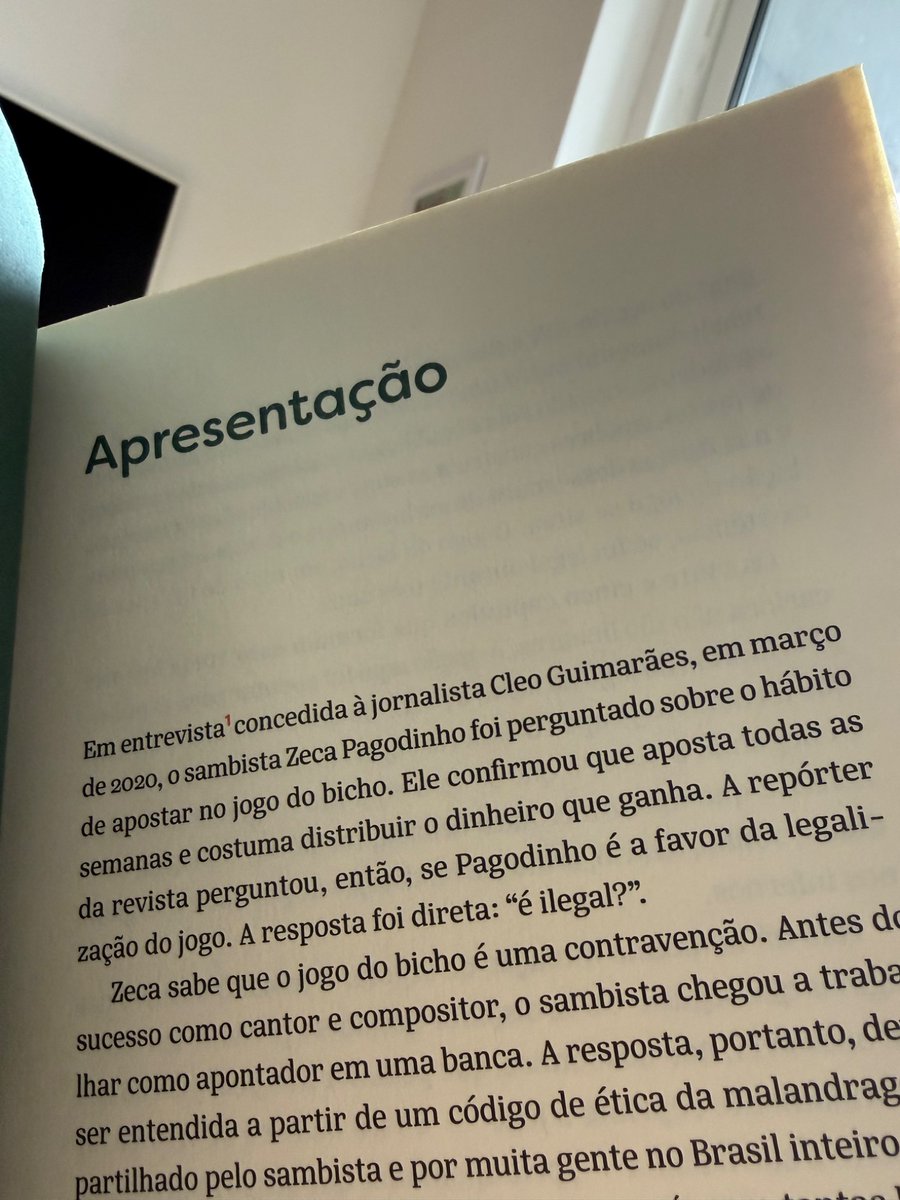 Impossível um livro começar citando zeca pagodinho e ser ruim