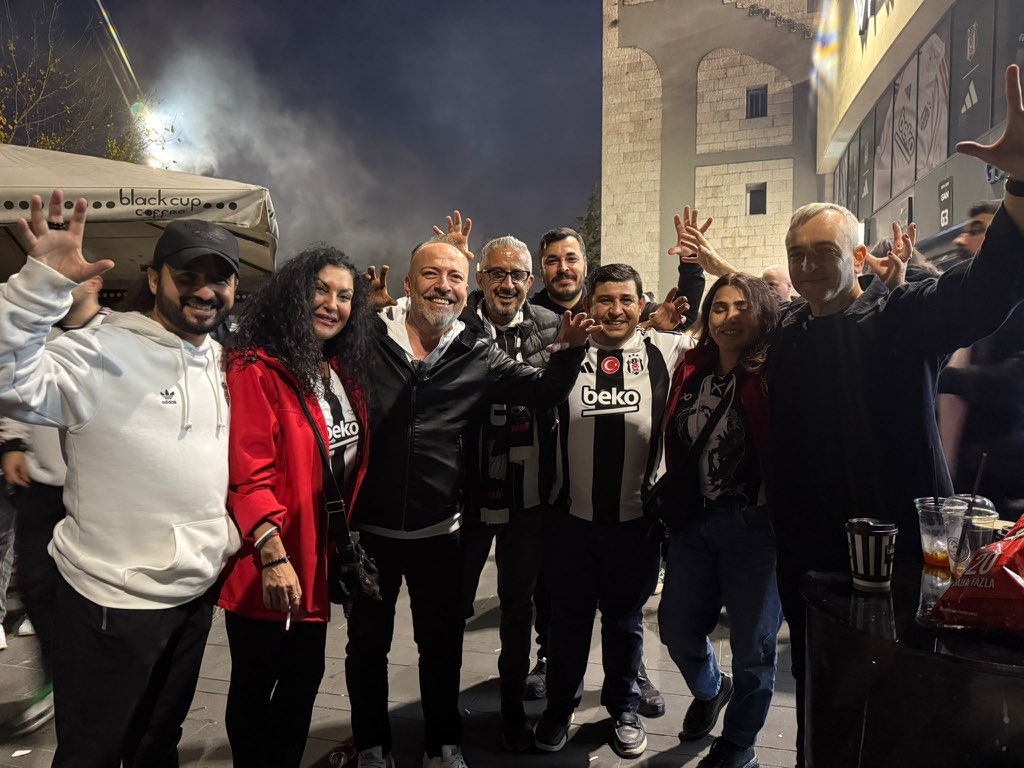 Biz TROL dediğin 3-5 kişilik ordunun bir parçası, Beşiktaş'ın Neferiyiz...

Beşiktaş'ı canı pahasına savunmaya çalışan bir taraftarıyız…

Ve siz gidinceye kadar susmayacağız. <a href="/SerdalAdali_x/">Serdal Adalı</a>

#TransferDeğilİstifa #SerdalAdalıİstifa