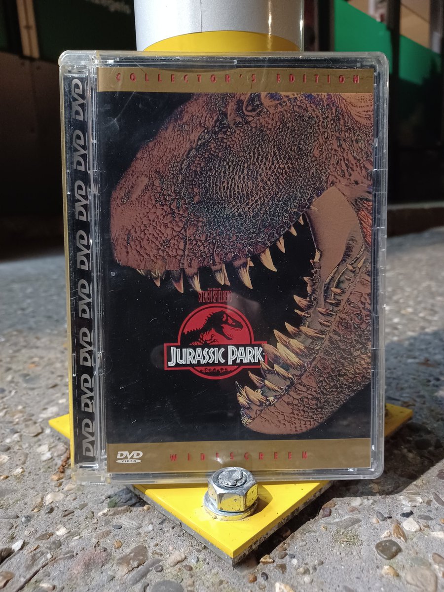 juliandebacker's tweet image. Italian jewel case #JurassicPark. Beyond awesome. #dodgson #nicehat #secretagent #youdidntsaythemagicword