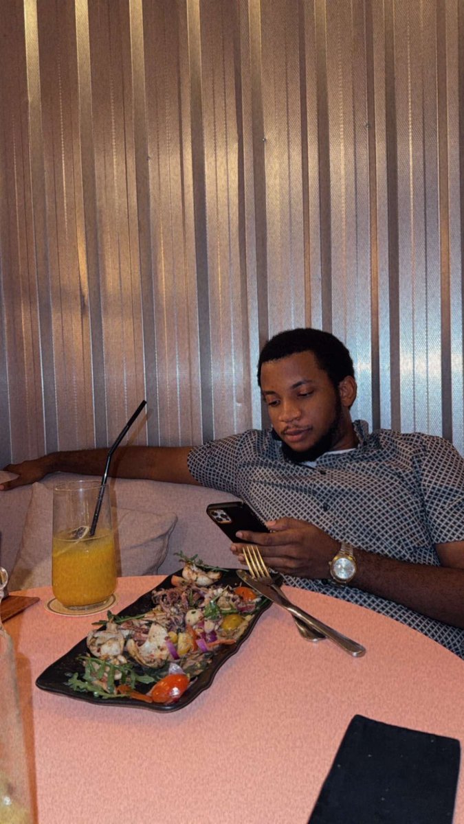 KingComplex_'s tweet image. 