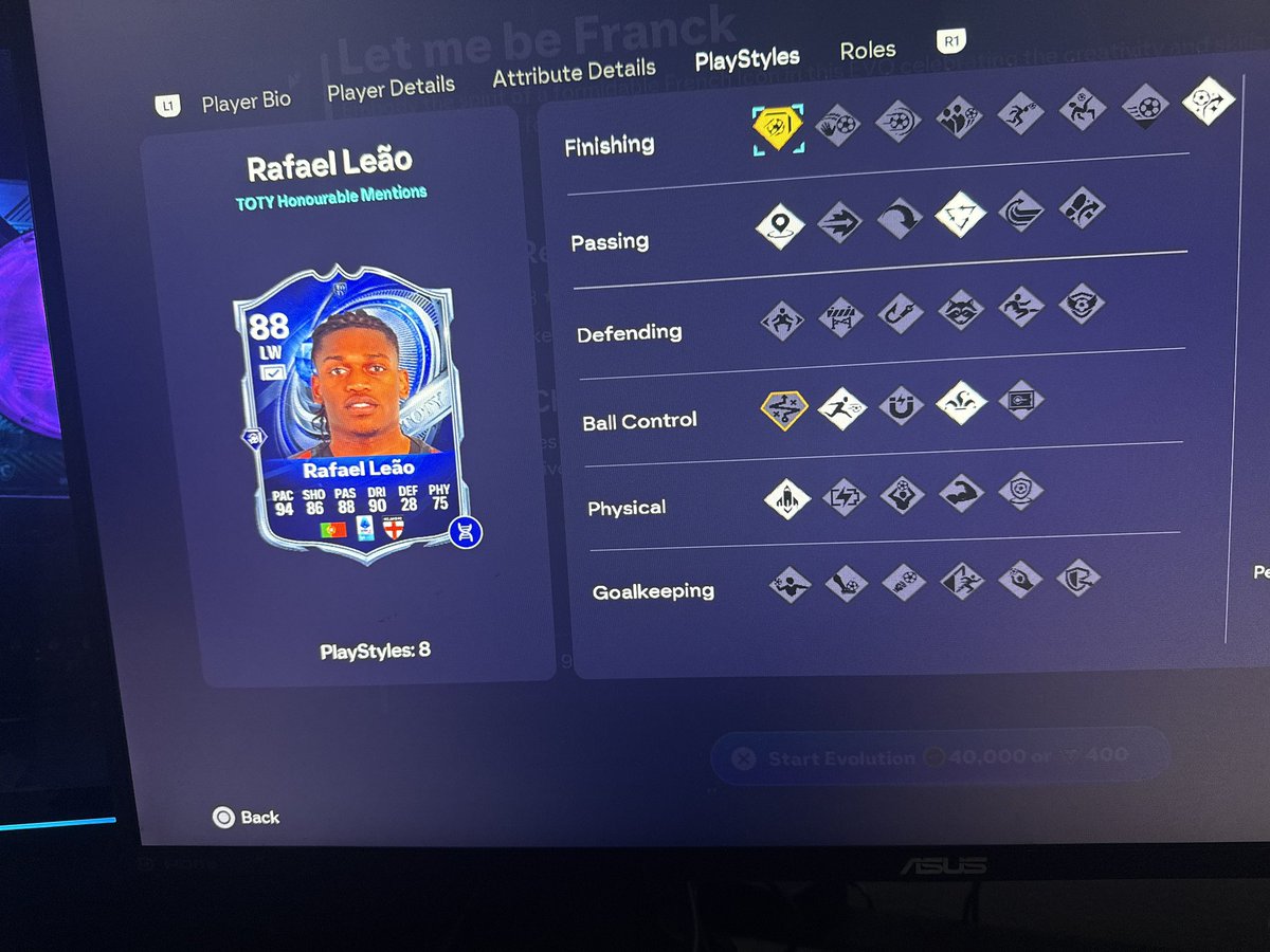 𝐯 ✟ tweet media