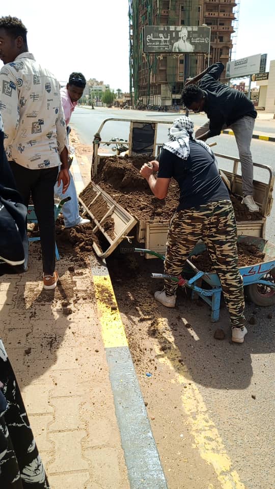 حاجة بسيطة من مشاركتي في مبادرة #الخرطوم_خضراء
انا بفتخر اني جزء من حاجة زي دي و اني بصلح بلدي بيدي💚💚💚