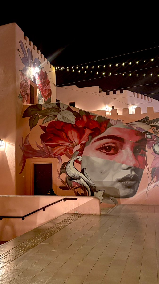 iinada04's tweet photo. "فيُزهر كلّ بيتٍ لحتِ فيهِ
 ويذبل كلّ بيتٍ منكِ خالِ" https://t.co/Pc5etWBmb0