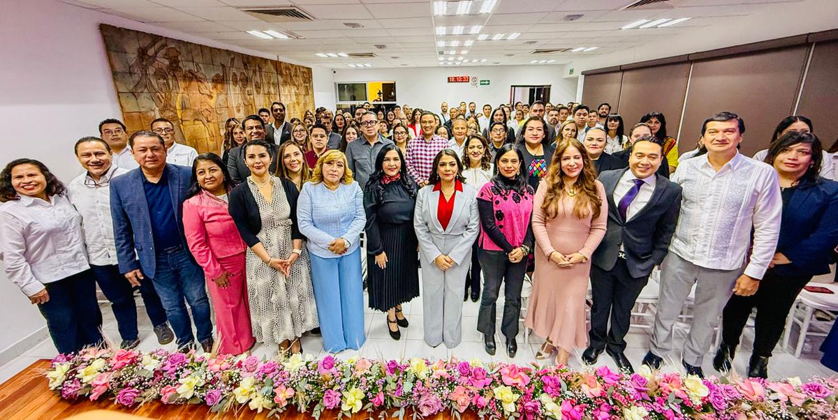 TeemOficial's tweet photo. ✨ En representación del #TEEM, la Magistrada Presidenta, Dra. Arlen Siu (@ArlenSiuMx), asistió al informe de actividades de la Mtra. Magali Arellano, Magistrada Presidenta del #TEECH. ⚖️

(1/2) https://t.co/peNfN8nLzz