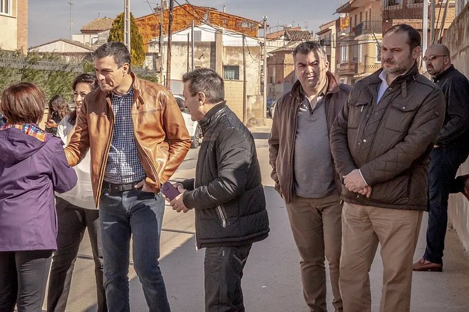 loquepaque's tweet photo. CHANCHULLOS SINIESTROS
Paco G. Redondo
El gobierno adjudicó a #AZVI las obras de las vías en #Adamuz, empresa que pagaba a #Koldo 6.000 euros al mes por "asesoramiento"
https://t.co/cZq11ddKre https://t.co/BRz4dGT1jB