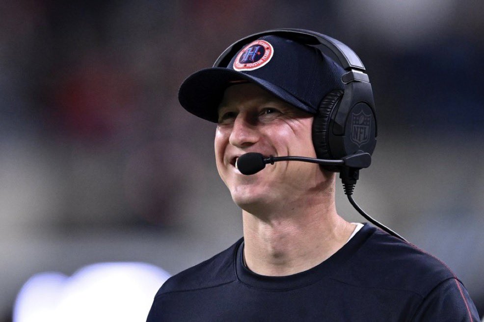 AdamSchefter's tweet image. Source: Dolphins are hiring their senior passing game coordinator Bobby Slowik as their new offensive coordinator. Slowik also interviewed for the Eagles OC job.