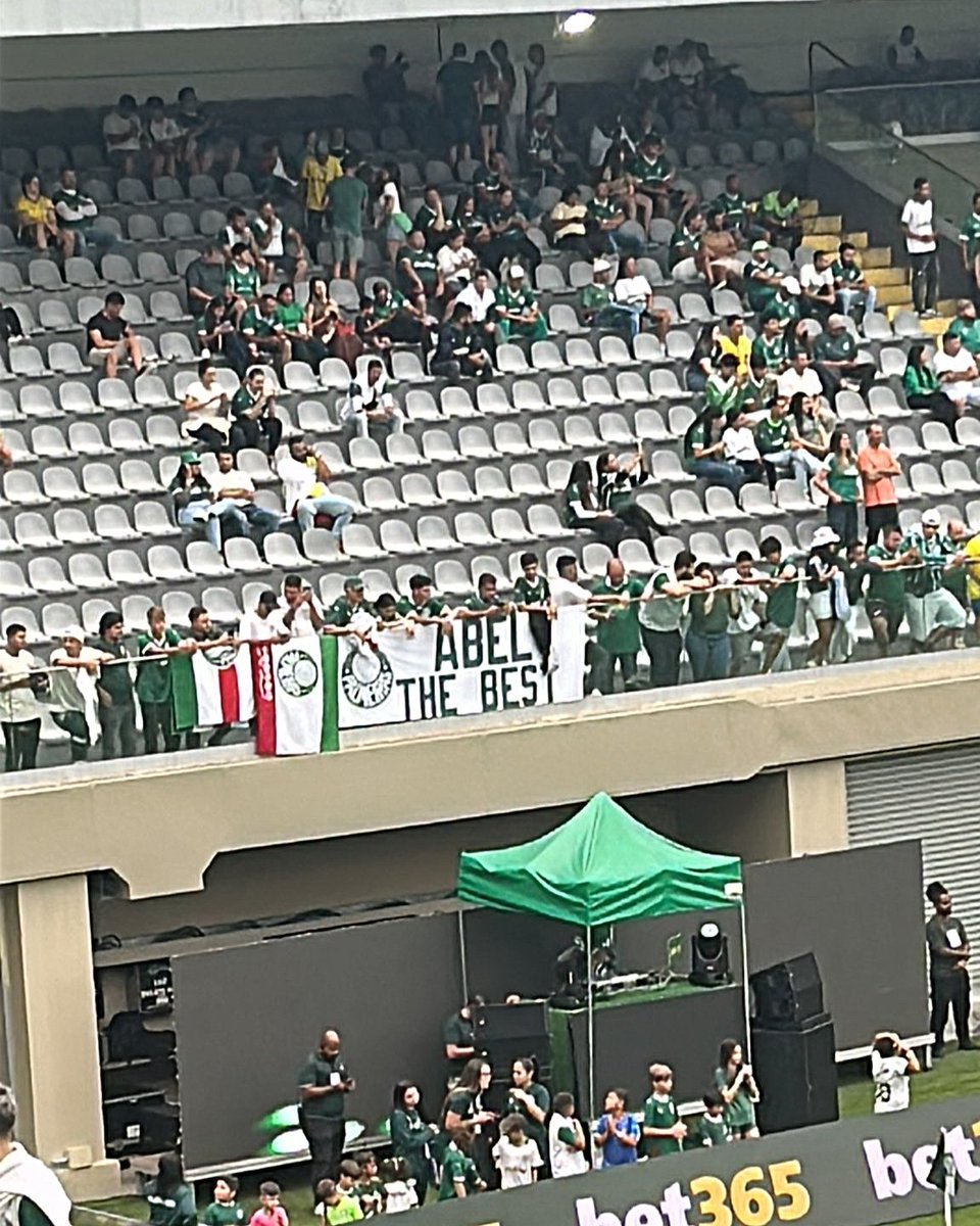 deprepalmeiras's tweet photo. Abel Ferreira tem uma faixa de apoio estendida na Arena Barueri. https://t.co/OFYlkHiCbI