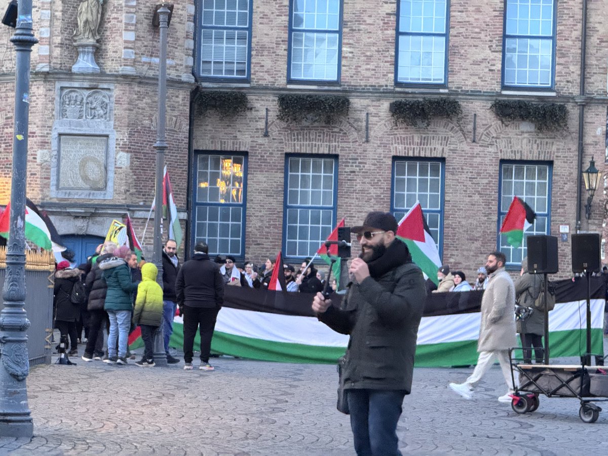 LoveGuerillero's tweet photo. #Düsseldorf #dus2401
#KeinenMilimeterFürAntisemiten
#GegenJedenAntisemitismus
#AntifaStattKufiya #BijiKurdistan #JinJiyanAzadi
#AmYsraelChai https://t.co/7SoCuSIvcs