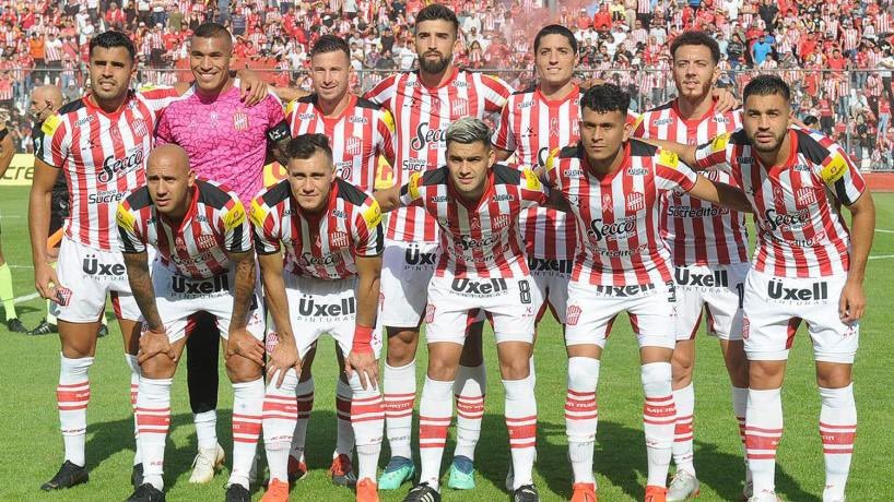 BonoraCharly's tweet photo. San Martín 2019/20 . Protagonista , líder , puntero , candidatazo al título . Robado . No olvidemos a este gran equipo de la dupla . El campeón que no pudo ser . Volveremos a ser San Martín !!! 🇦🇹🇦🇹🇦🇹 https://t.co/yMwIWLK073