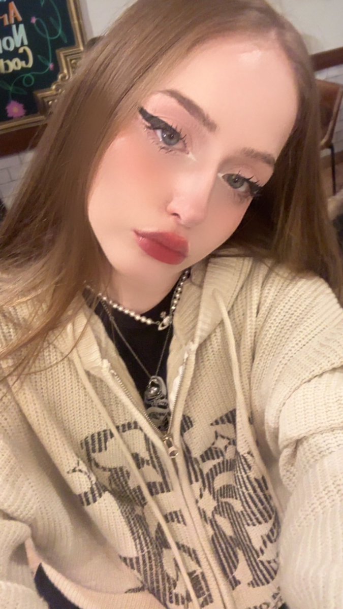 lidialn_'s tweet photo. yo y las guapas de mis amigas RN👹🫵🏻💋 https://t.co/ccOkWxWyBC