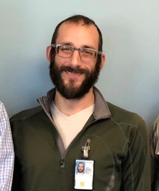 Alex Pretti, el joven asesinado por la gestapo de Trump y a quien el gobierno infame está llamando "terrorista interno", era enfermero de terapia intensiva EN EL HOSPITAL MILITAR.