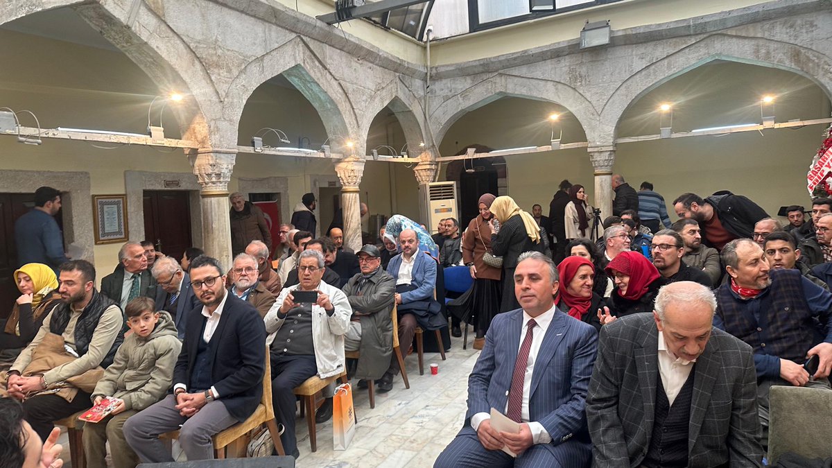 unsalunlu_'s tweet photo. Türkiye Yazarlar Birliği TYB İstanbul Şubesi 17. Olağan Genel Kurulunda @tybistanbul Şube Başkanlığına yeniden seçilen Mahmut Bıyıklı ve yönetim kuruluna hayırlı olsun.

Büyük Türkiye’nin kalkınma hareketinin kültürle taçlanıp yükseldiği bir dönemde şair, yazar ve sanatçılara önemli sorumluluklar da getiriyor. Böyle bir dönemde Türkiye için kültür, sanat ve edebiyatta emek verenlere selam olsun.

@TYB1978 kurucu başkanı D. Mehmet Doğan’a rahmet dileklerimle, onun mücadelesini devam ettiren @mahmut_biyikli ve yönetim kurulu ekibine muvaffakiyetler diliyorum.