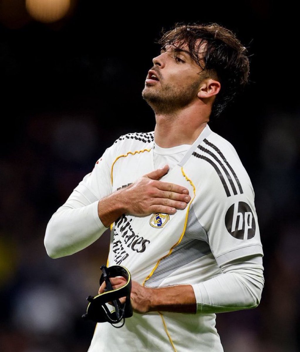 No costo millonadas, ni es mediático, no le verás en 433 ni Transfermarkt.. Pero QUE DEFENSA.