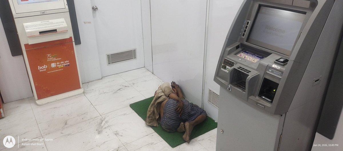 GhostAshish's tweet photo. Thank you for letting him stay. Thank you for choosing compassion over policy ❤️
​#WinterNights #Humanity #BankOfBaroda #Compassion #KindnessMatters https://t.co/uu6a65yj2f