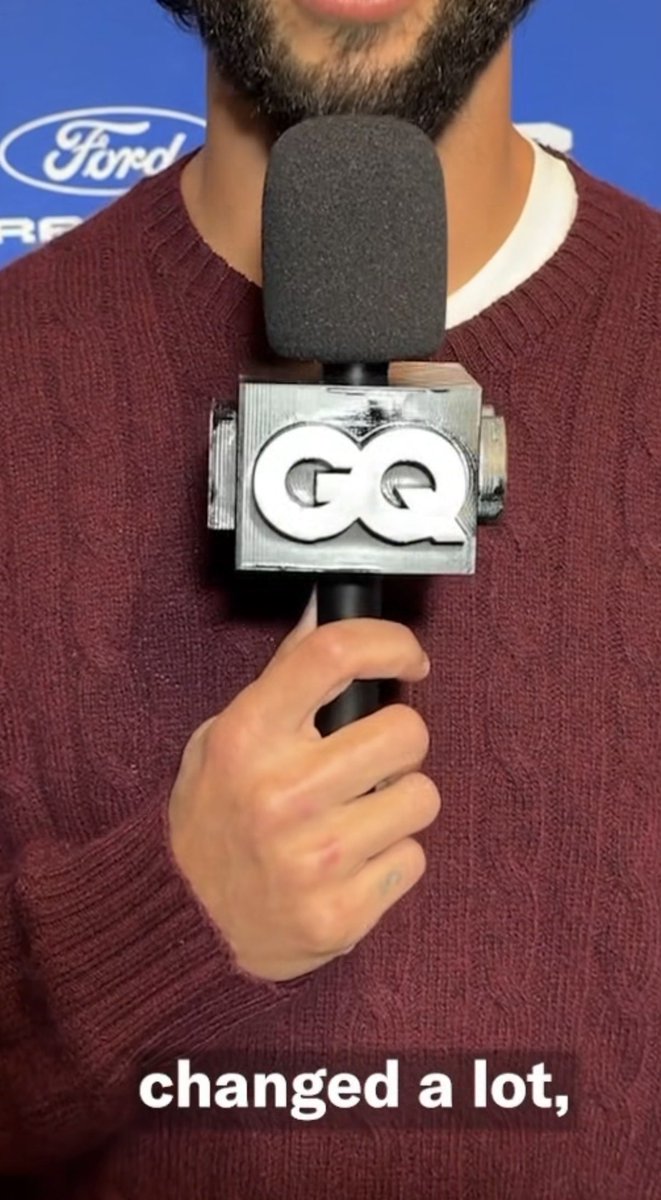 The 3 is fading I need a minute