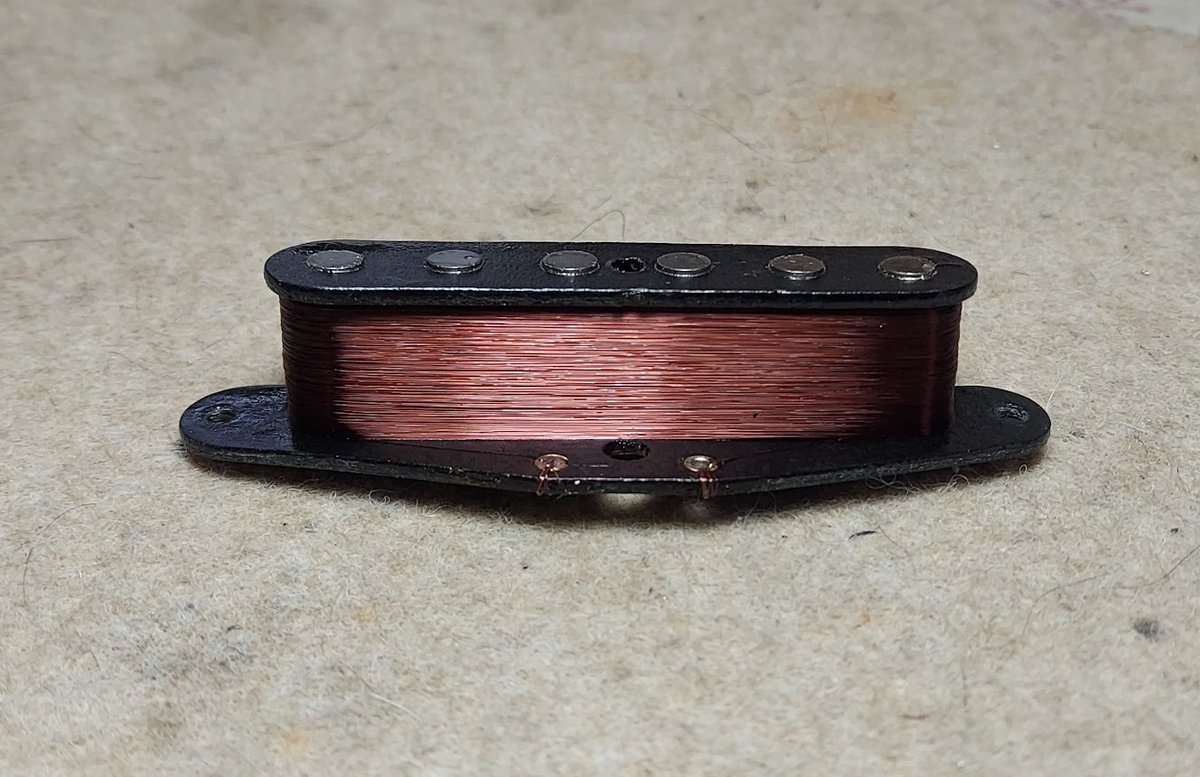 einunikohada666's tweet photo. 73年Tele Neck PUリワインド。
でオリジナル同様にとのご依頼。
43PEで7,600ターン巻いてラッカーのみの仕上げ。
#tele
#telecaster
#fender
#fendertele
#テレキャスター
#テレ https://t.co/jzqhmZugOZ