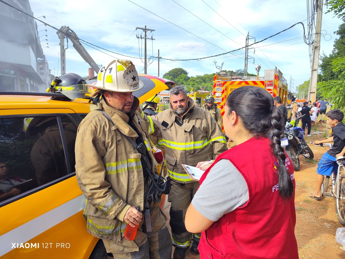 MTESS_PY's tweet photo. #INCENDIO | Intervención inmediata del #MTESS ante incendio de colchonería en San Lorenzo
Ante el incendio registrado en una colchonera de la ciudad de San Lorenzo, nuestros fiscalizadores laborales se trasladaron de manera inmediata al lugar para verificar la situación de las y los trabajadores, y constatar si existían personas afectadas por el siniestro.
De acuerdo con la información brindada por los Bomberos Voluntarios, no se registraron heridos ni personas afectadas por la inhalación de humo en el sitio.
Desde el MTESS continuaremos acompañando las actuaciones que correspondan dentro del ámbito de su competencia, con el objetivo de proteger la integridad y los derechos de las y los trabajadores.