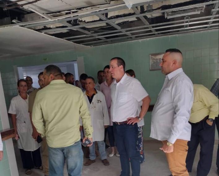🇨🇺 En visita a #VillaClara este sábado, visitamos el Hospital Provincial Clínico Quirúrgico Universitario "Arnaldo Milián Castro", donde varias de sus áreas se benefician con acciones constructivas.
Recorrimos las obras de ampliación del Cuerpo de Guardia y la Unidad Quirúrgica.