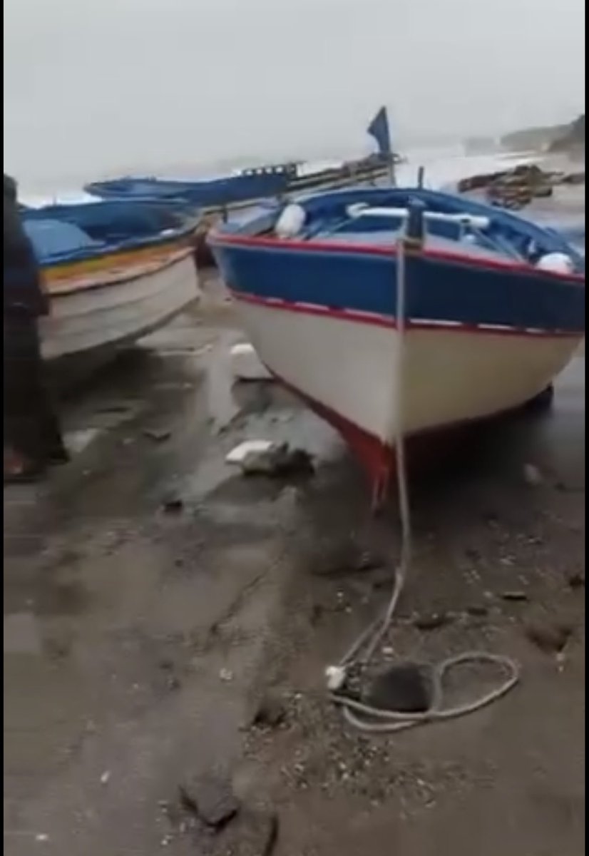 fogna_la's tweet photo. ⁦@GiorgiaMeloni⁩ vai a #Linosa! 

Testimonia a questo lembo di #Italia che le Istituzioni ci sono e ci saranno, con tutto il necessario.

Questo piccolo paradiso terrestre e i suoi indomiti abitanti meritano tutto l’aiuto possibile. 

#CoraggioLinosa💪🏼 https://t.co/3MgWU5K0N9
