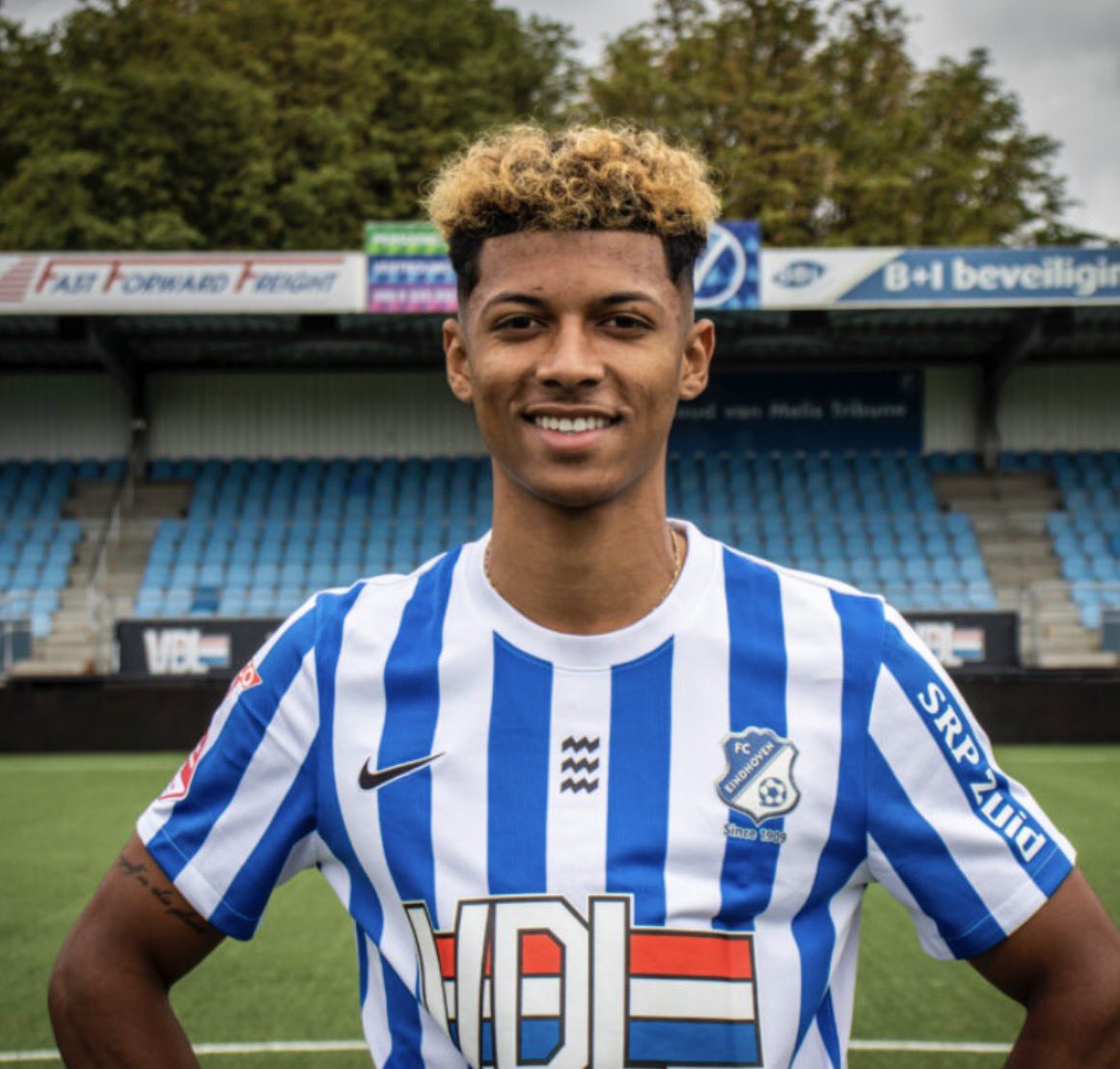 bartfce's tweet photo. Geitje van Eindhoven #PSVnac https://t.co/u90t8c9uW3
