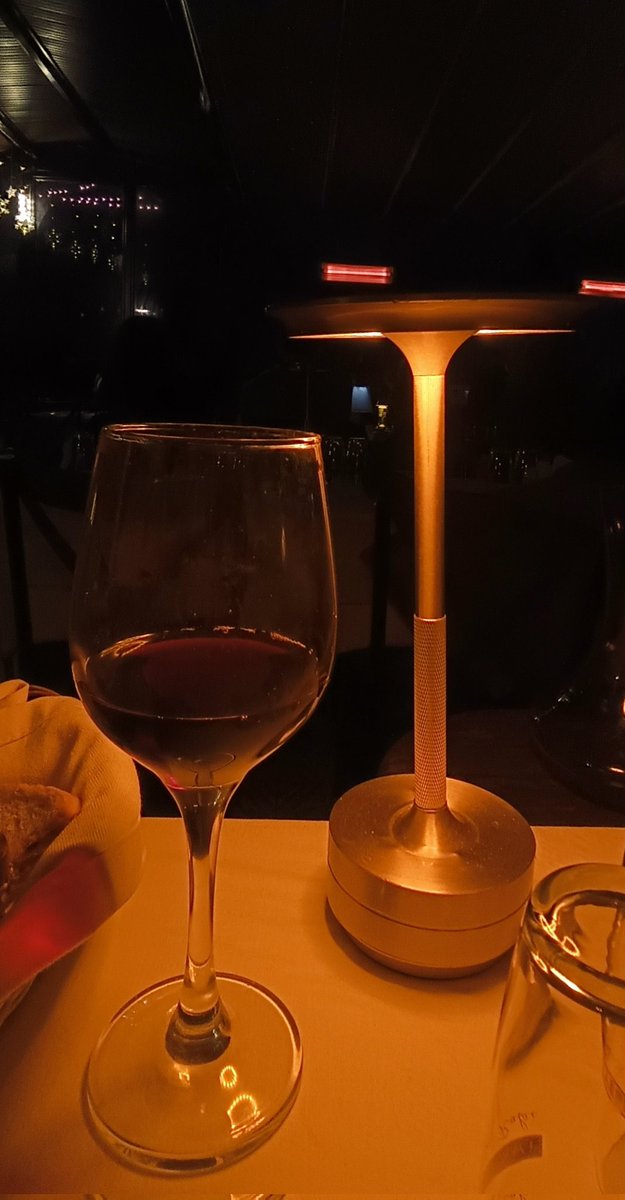 Huzurum, başkalarının iç savaşlarına kurban edilemeyecek kadar kıymetli; bu yüzden ruhu fırtınalı insanları artık kendi gürültüleriyle baş başa bırakıyorum.
#iyigeceler