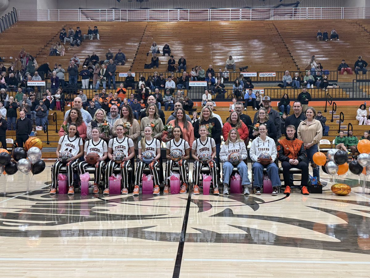 Warsaw_Tigers's tweet photo. Congratulations Lady Tigers Basketball Seniors! We wish you all the best in your future endeavors! https://t.co/8vyx0eXH71