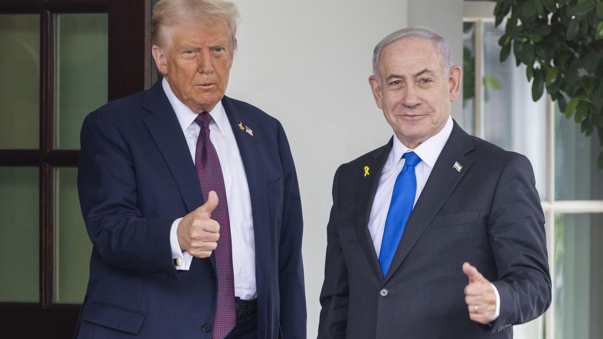 martinez_g60392's tweet photo. @aapayes Yo les pediría a todos estos famosos que denuncian el Genocidio en Gaza que pongan sus ojos en La Casa Blanca.
Trump ha financiado al #GenocidaNetanyahu y ahora quiere construir en Gaza "El Resort de EEUU."
¡Tanto monta, monta tanto! https://t.co/ozC275Fi8s
