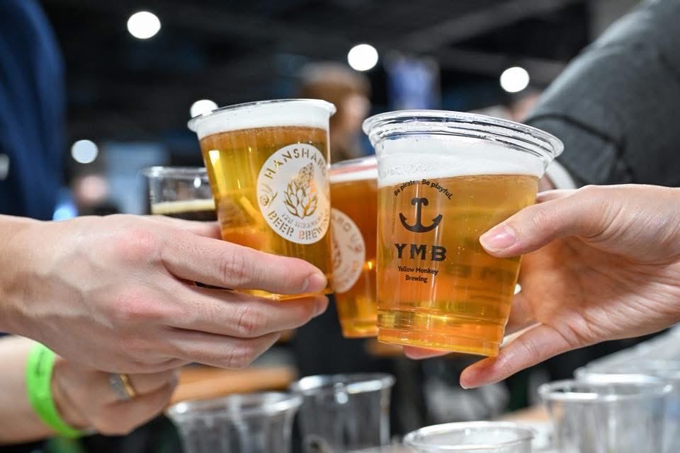 JapanBeerTimes's tweet photo. 2026年最初の大型クラフトビールイベント「JAPAN BREWERS CUP」が、2月6日〜8日に横浜・大さん橋ホールで開催される。美しいロケーションも魅力の一つで、毎回楽しみにしているフェスの一つである。国内外から40以上のクラフトブルワリーが集まり、提供されるビールは200種類以上。 https://t.co/YfSDhanUT2