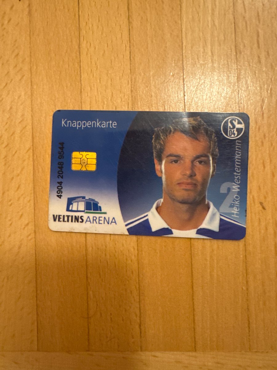 TheRealJani1's tweet photo. Ich hab noch über 80€ auf meiner  Knappenkarte.
Morgen lass ich es laufen 🍻
#S04FCK https://t.co/sXbqINbj1q