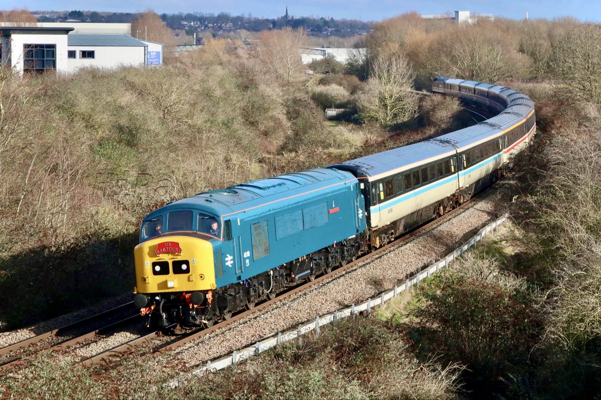 HiPa125's tweet photo. LSL #Class45 45118 ‘The Royal Artilleryman’ powering UK Railtours 1Z10 0609 Norwich > Chesterfield ‘The Peak Blinder’ towards Derby #MML https://t.co/dU8hi5drt2