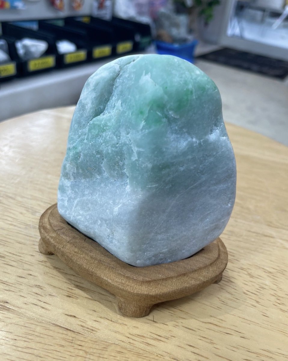 今日のヒスイは、 「アップルグリーンの翡翠🟢」です❗️😁 アップル