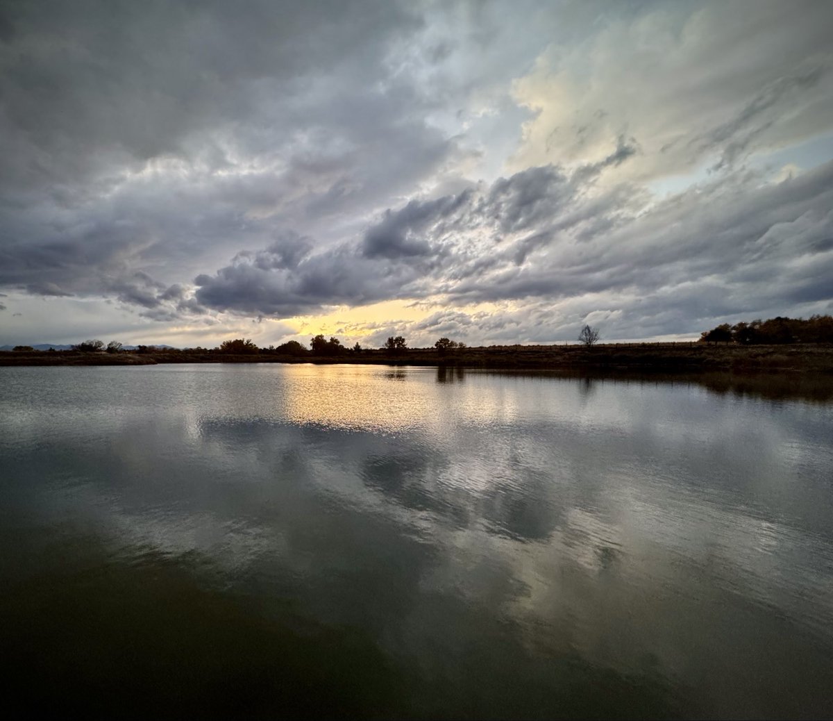 DMiller52325459's tweet image. a sunset reflection 

mostly cloudy