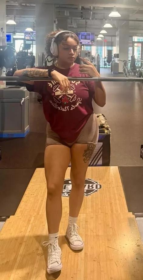 SgtCeciAlvarez's tweet photo. Hot military 🎖️🪖 woman 
Be sincere. Do you love military women ? #WilliamEst1stFMinSingapore
#fyptwitter
#fypviraltwitter #gym #america 
#army #marine #usmc #army https://t.co/kWl5c1nE7N