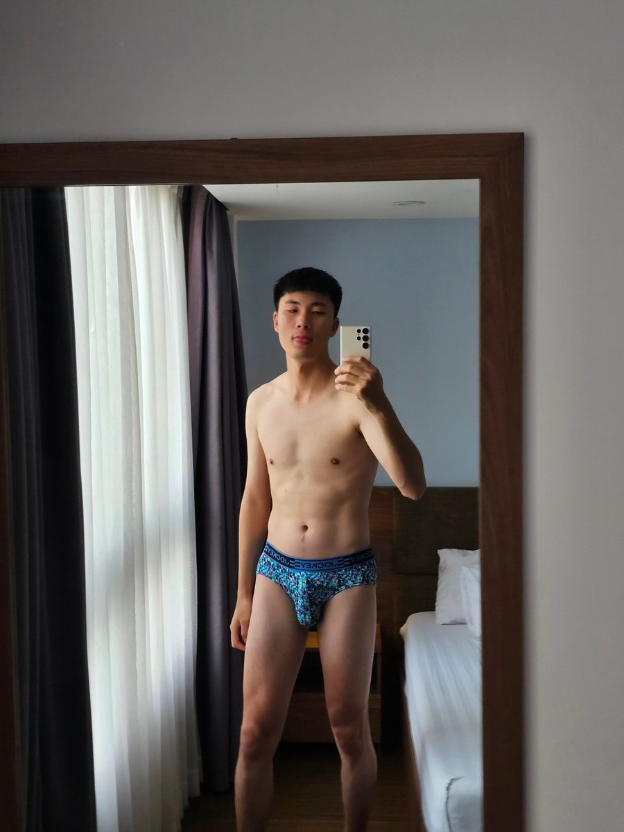 ddyy_188's tweet photo. 舌頭 可愛 . https://t.co/B0uvhSXh0R