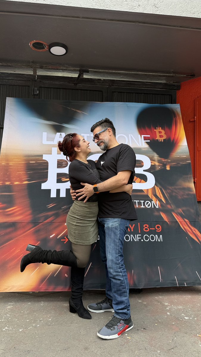 BtcAndres's tweet photo. Llegando a @labitconf en Ciudad de México en @LaCasaDeSatoshi a dar curso de Wallets!!!!!
Con 😍 @LOReBitcoin https://t.co/5mcheiI84j