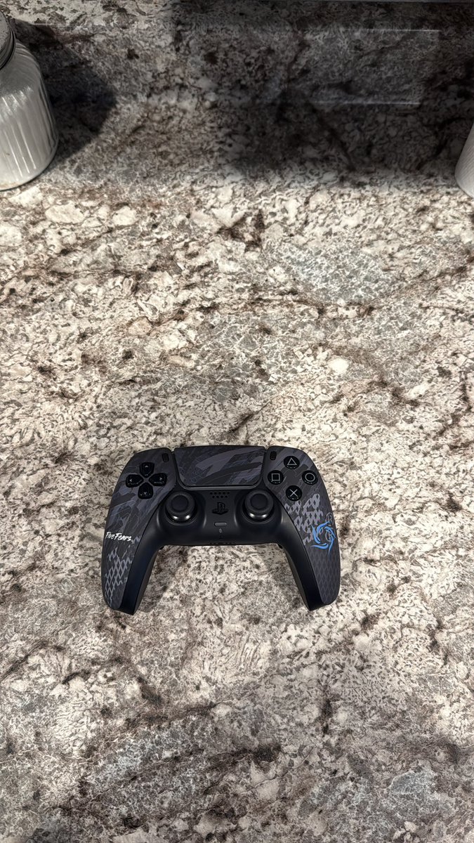 ozzie_thegod's tweet image. W! shoutout @FiveFears