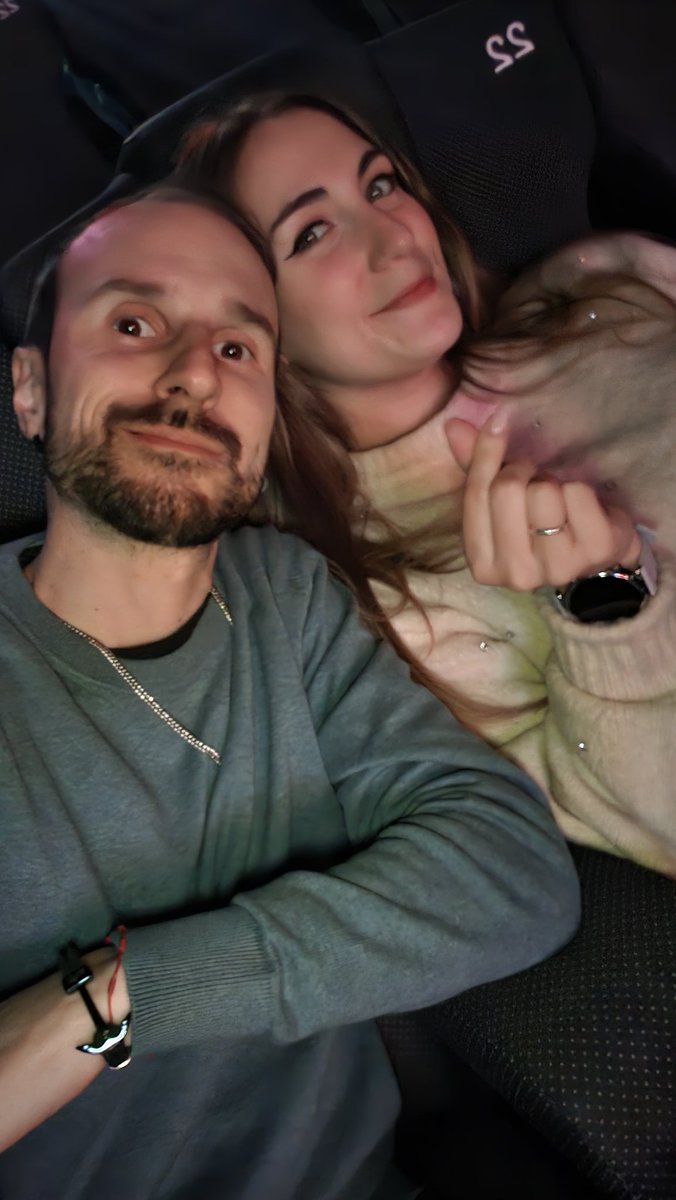Saturday Nighttttt ✨️🍔💖📽