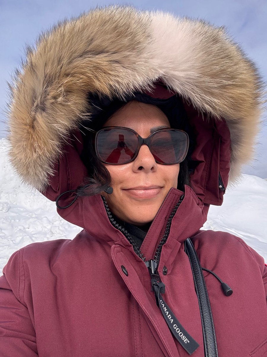 Diva_Ctina's tweet photo. So cold in Canada these days, you need a @canadagoose coat 🥶🇨🇦

#cold #CanadianWinter https://t.co/xzrj2jEP7i